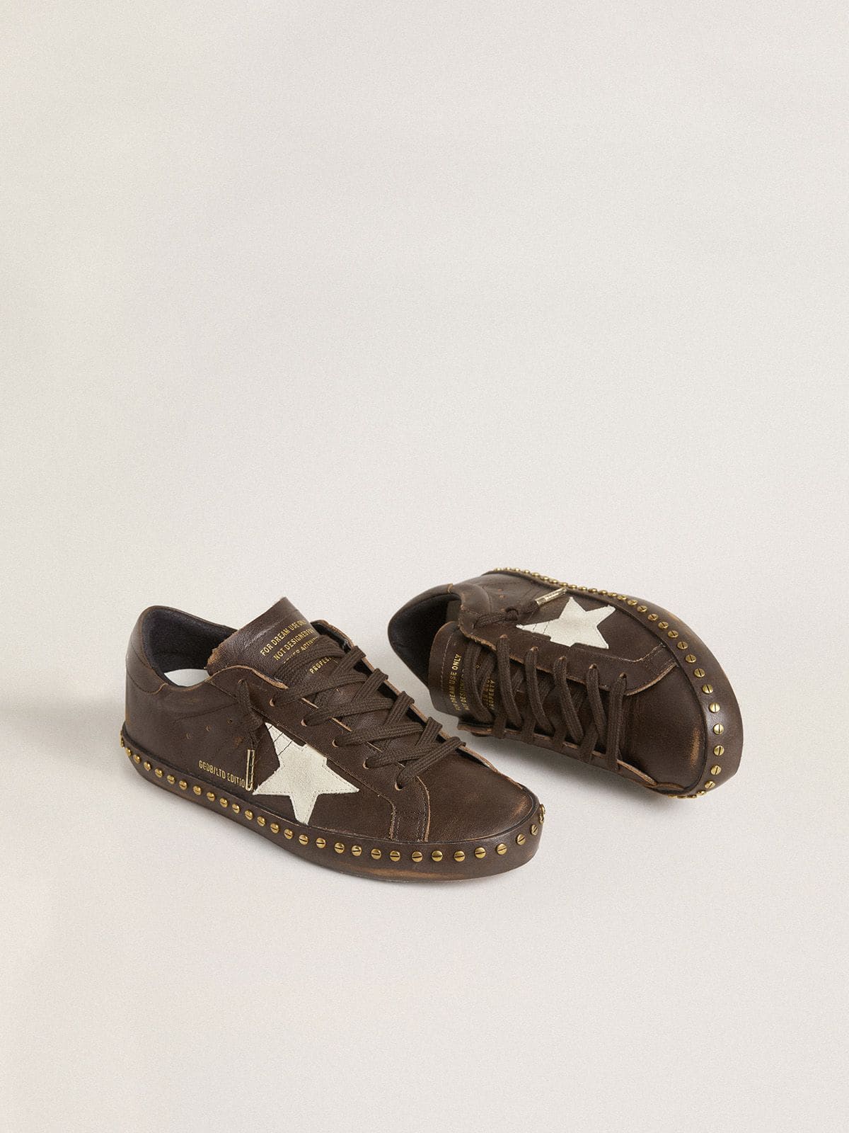 Golden Goose - Super-Star LTD pour femme en cuir marron foncé avec étoile en cuir velours couleur crème et cabochons in 