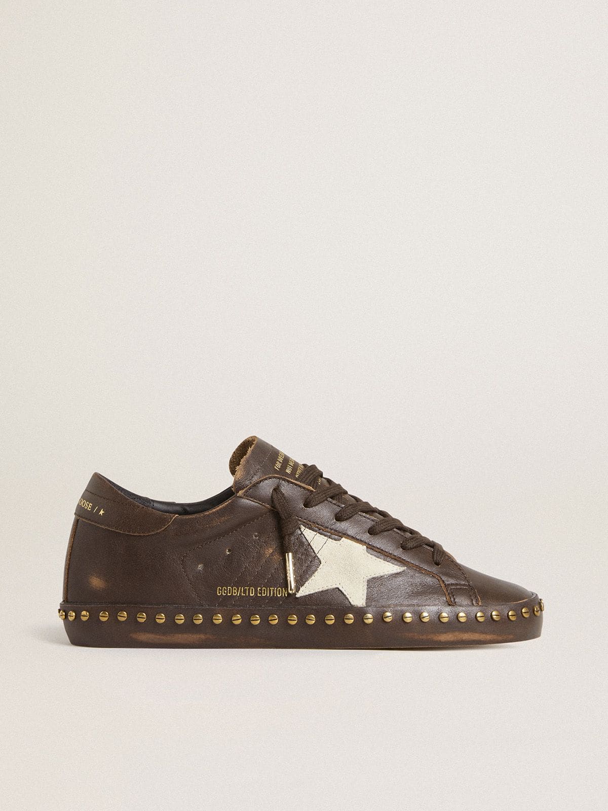 Golden Goose - Super-Star LTD pour femme en cuir marron foncé avec étoile en cuir velours couleur crème et cabochons in 
