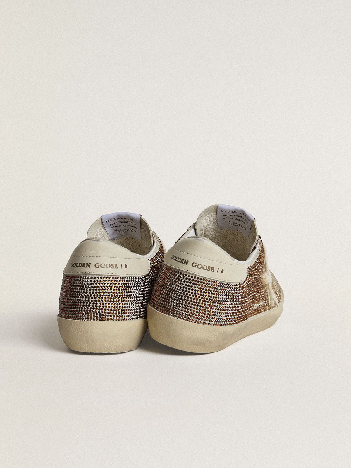 Golden Goose - Super-Star de ante beige y cristales multicolor con estrella y refuerzo del talón de piel color nata in