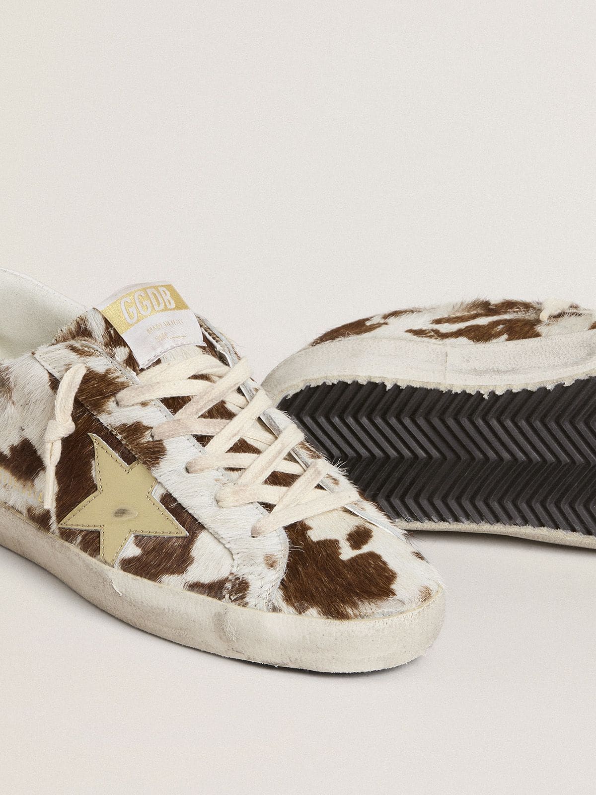 Golden Goose - Super-Star レディース アニマル柄ポニースキン ラミネートレザースター（ゴールド）  in 