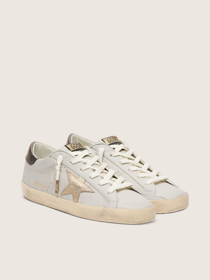 Golden Goose - Super-Star con stella in pelle crackl&eacute; e talloncino in pelle laminata metallico in 