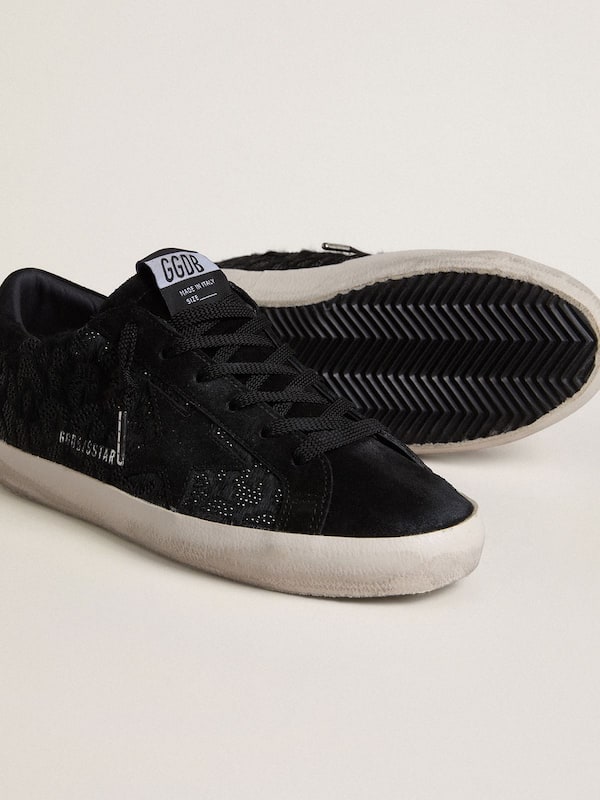 Super-Star Damen aus schwarzem Cavallino-Leder mit schwarzen Swarovski-Kristallen und schwarzem Suedestern