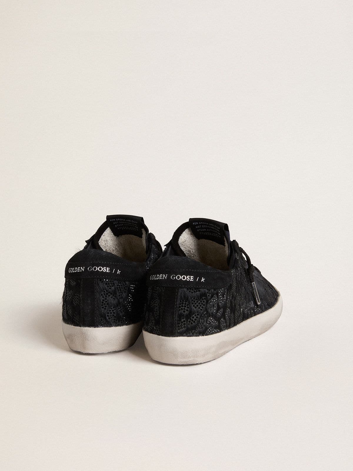 Golden Goose - 여성 블랙 스와로브스키 크리스털 & 블랙 스웨이드 스타 블랙 포니스킨 슈퍼스타 in 