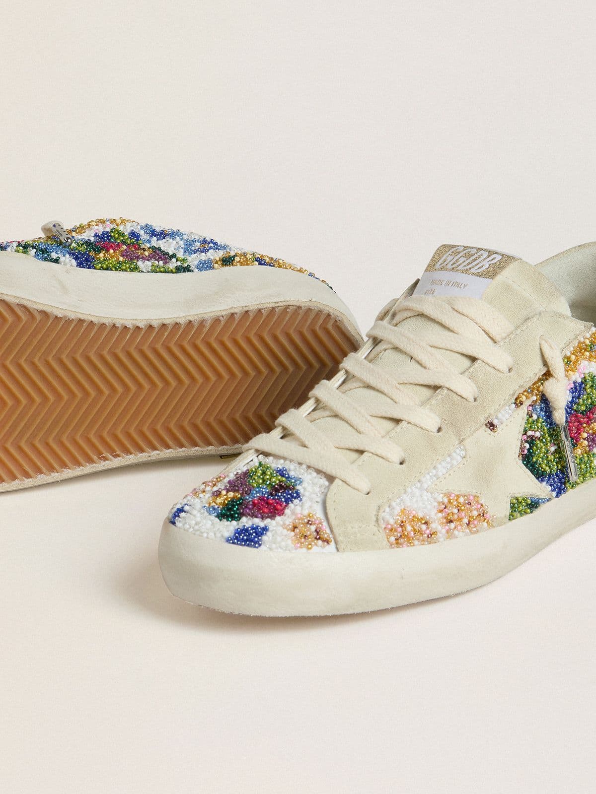 Golden Goose - Super-Star Donna con perline multicolor e stella in suede color beige in 