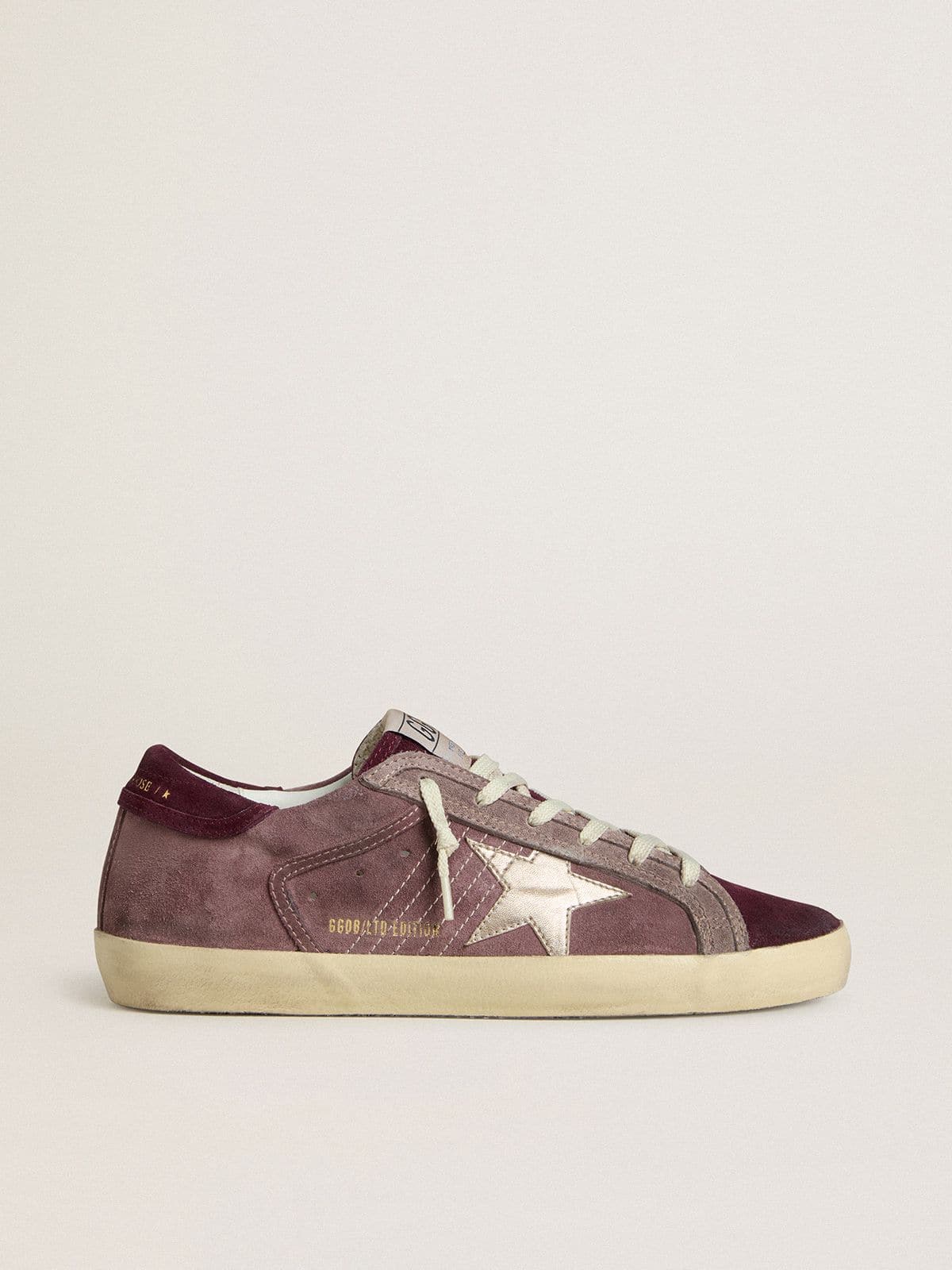 Golden Goose - Super-Star LTD Damen aus lila Suede mit Lederstern in Silber-Metallic und Suedeferse in 