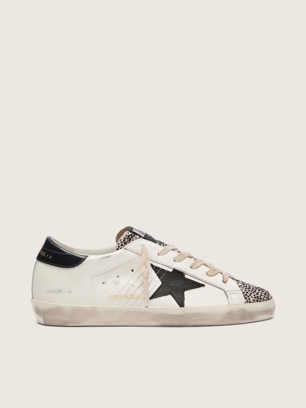 Golden Goose - Super-Star LTD donna in pelle bianca con stella nera e dettagli cavallino in 