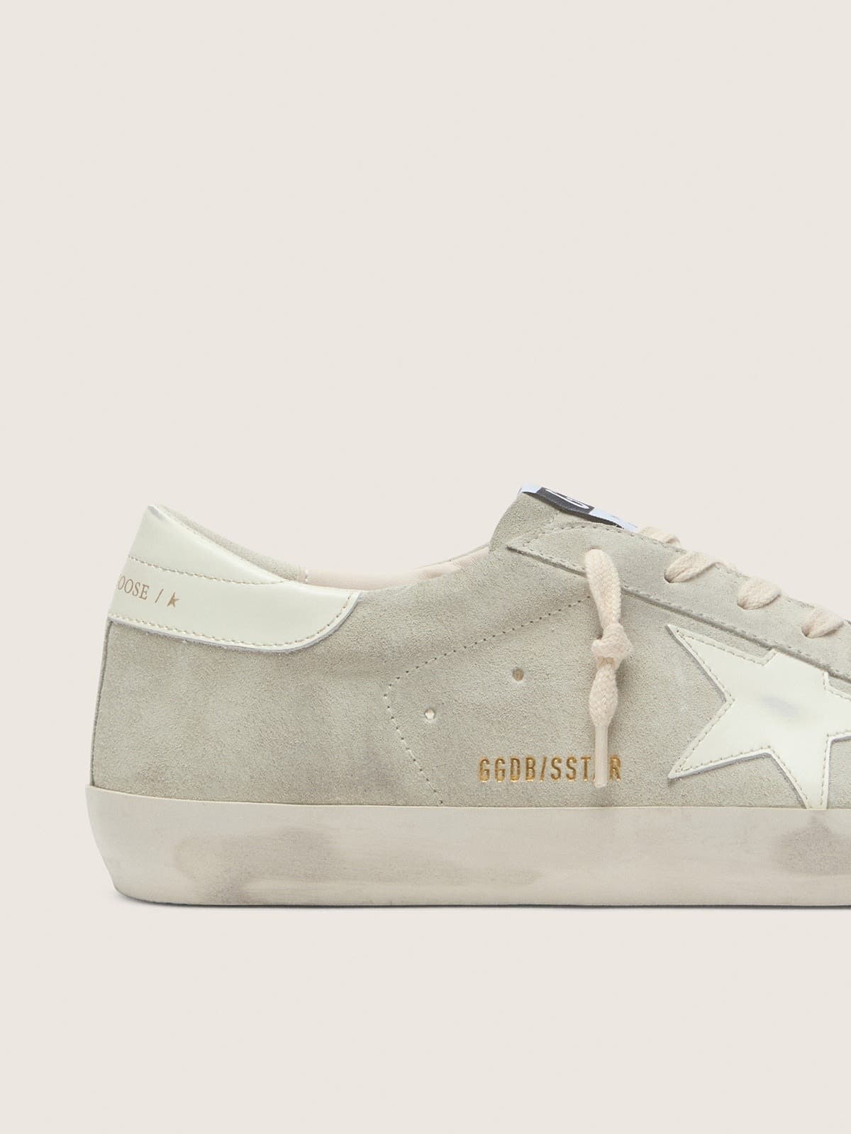 Golden Goose - Super-Star feminino de suede cinza-claro com estrela de couro branco in 