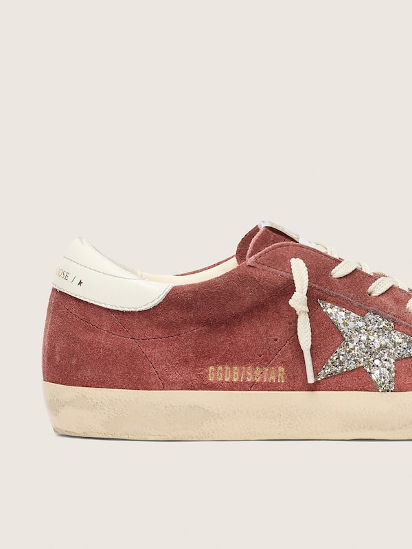 Golden Goose - Super-Star Damen aus rostrotem Rauleder mit silberfarbenem Glitzerstern in 