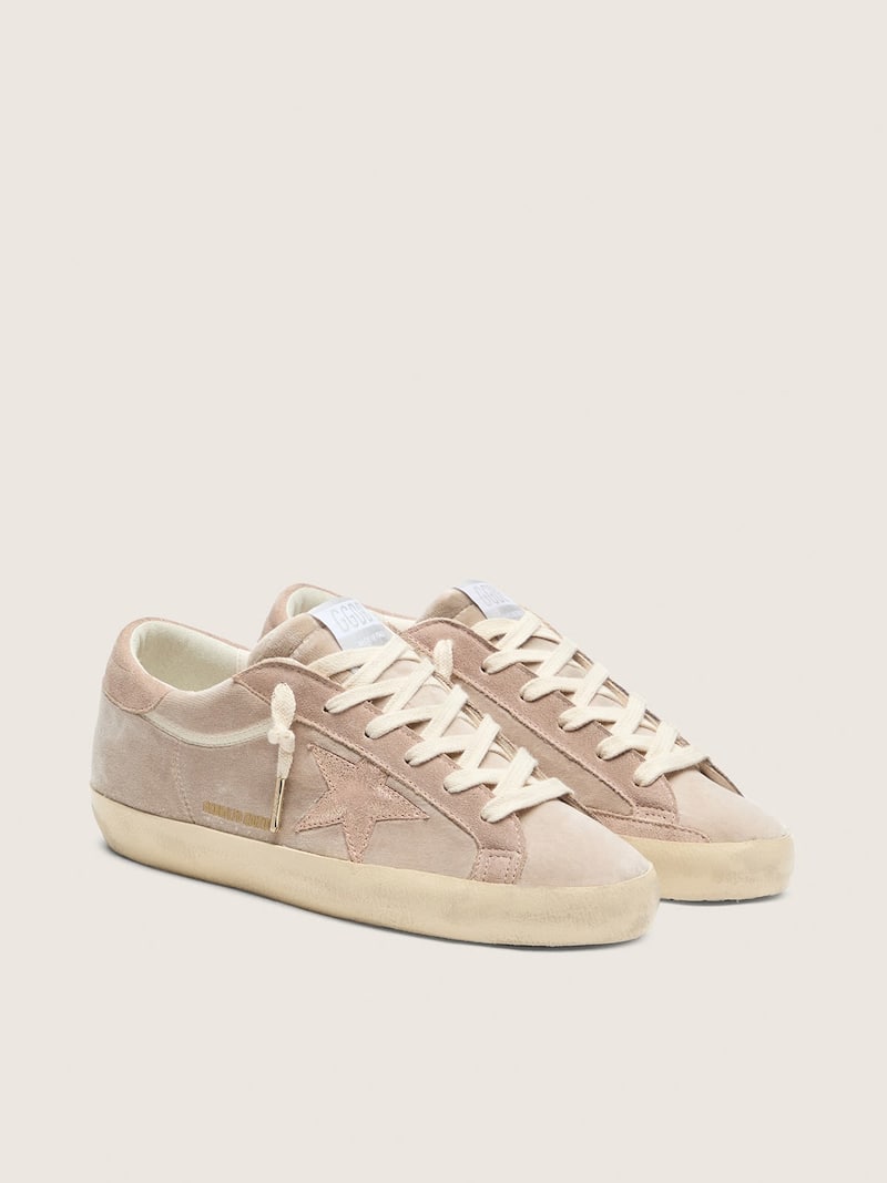 Golden Goose - Super-Star LTD de mujer de terciopelo rosa p&aacute;lido con estrella tono sobre tono in 