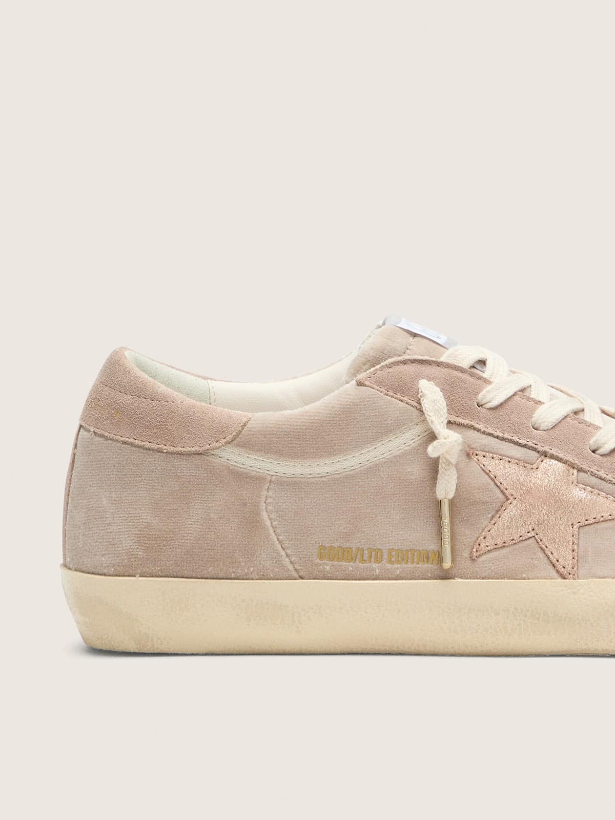 Golden Goose - Super-Star LTD de mujer de terciopelo rosa p&aacute;lido con estrella tono sobre tono in 