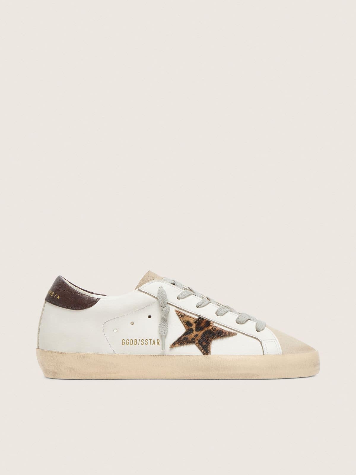 Golden Goose - Super-Star Damen aus wei&szlig;em Leder mit Leo-Dessin auf dem Stern in 