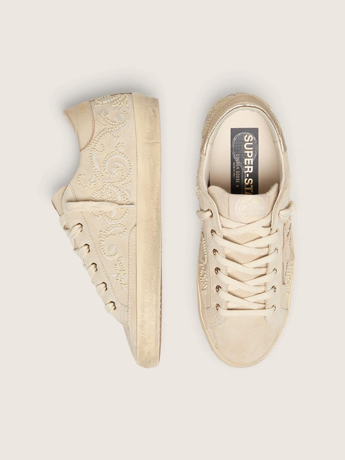 Golden Goose - Super-Star LTD donna in suede color perla con stella oro e ricami in perline in 