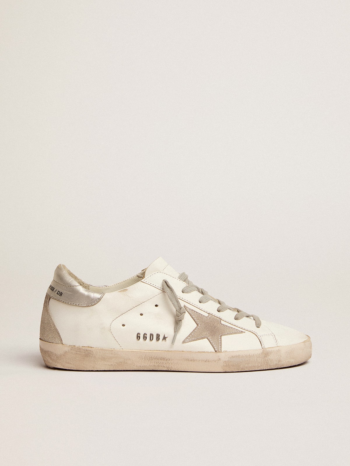 Golden Goose - Super-Star para mujer con talón plateado y mensaje con tachuelas metálicas in 