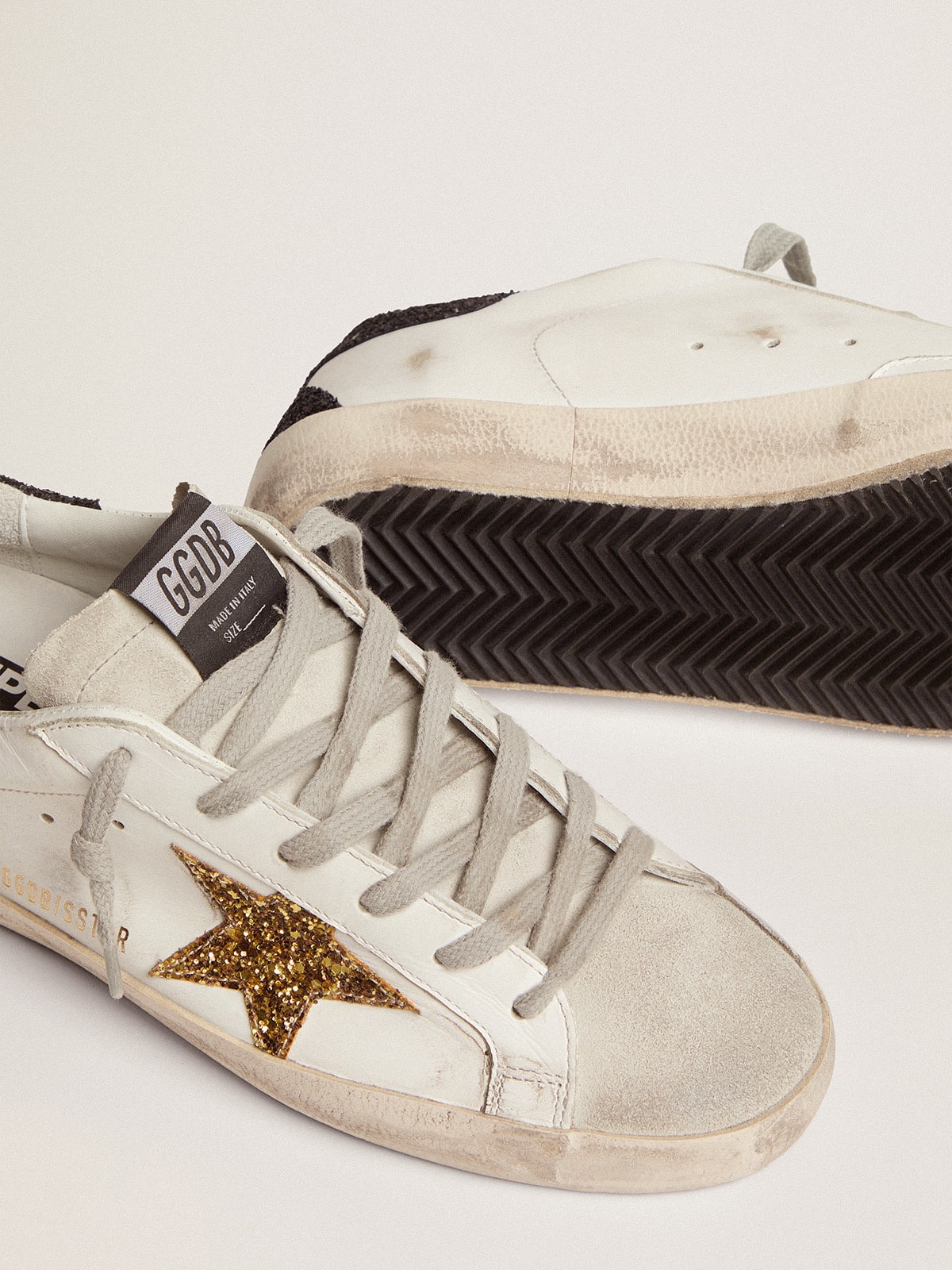 Golden Goose - Super-Star Donna LTD con stella dorata e talloncino nero in glitter in 