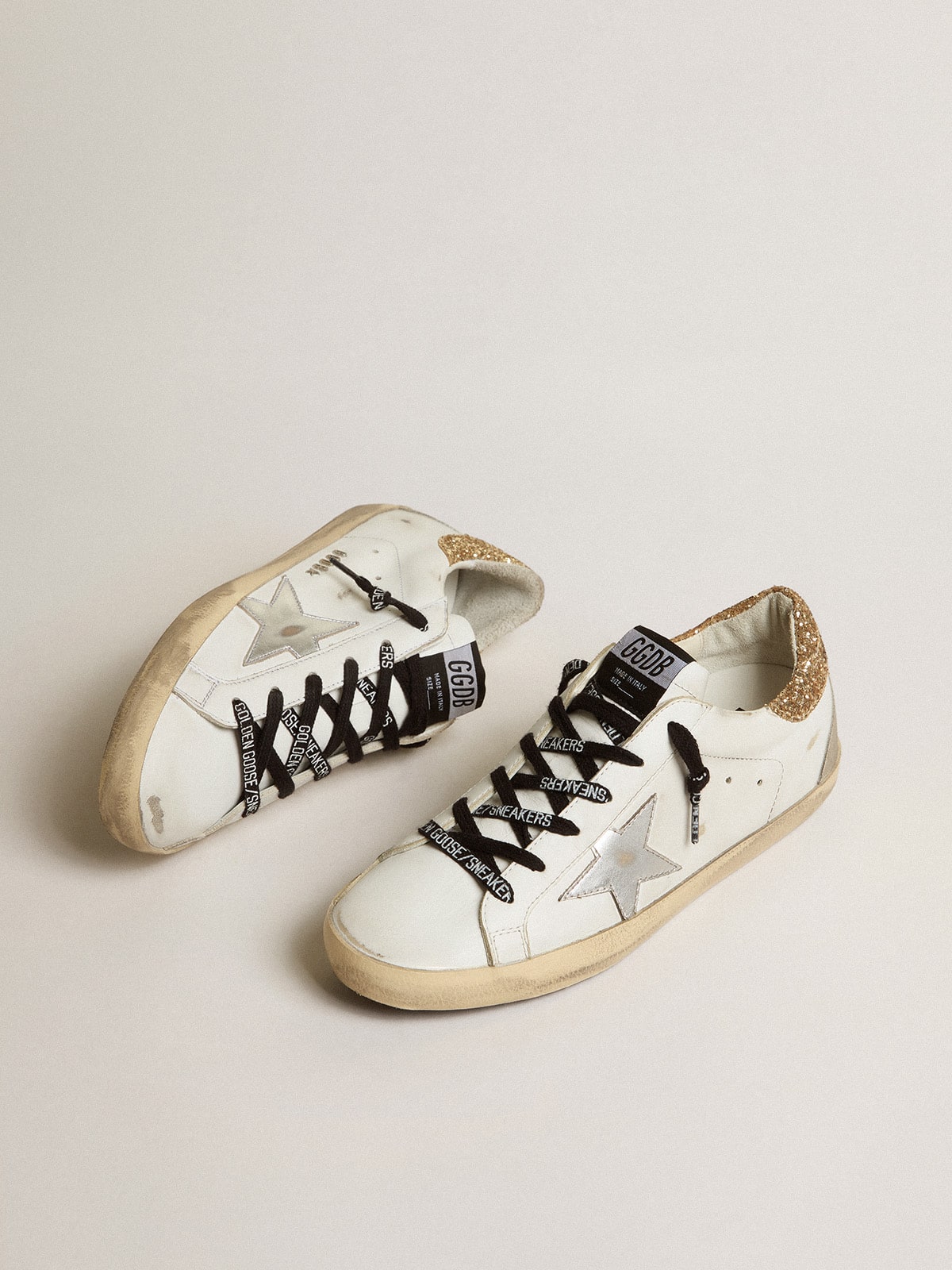 Golden Goose - Zapatillas deportivas Super-Star blancas de piel con refuerzo del talón de purpurina in 