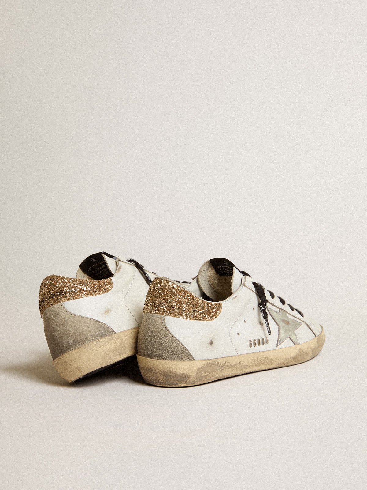 Golden Goose - Zapatillas deportivas Super-Star blancas de piel con refuerzo del talón de purpurina in 