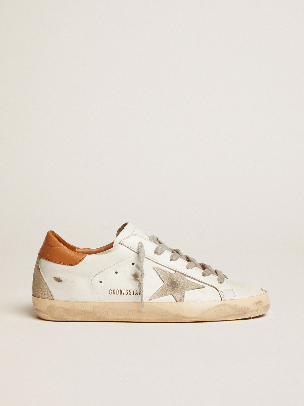 Super Star femme avec etoile en daim et contrefort marron Golden Goose