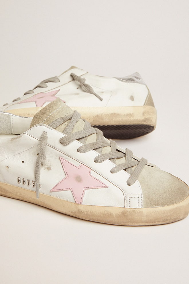 Golden Goose - Super-Star Damen aus Leder mit rosa Stern und Fersendetail in Silber-Metallic in 