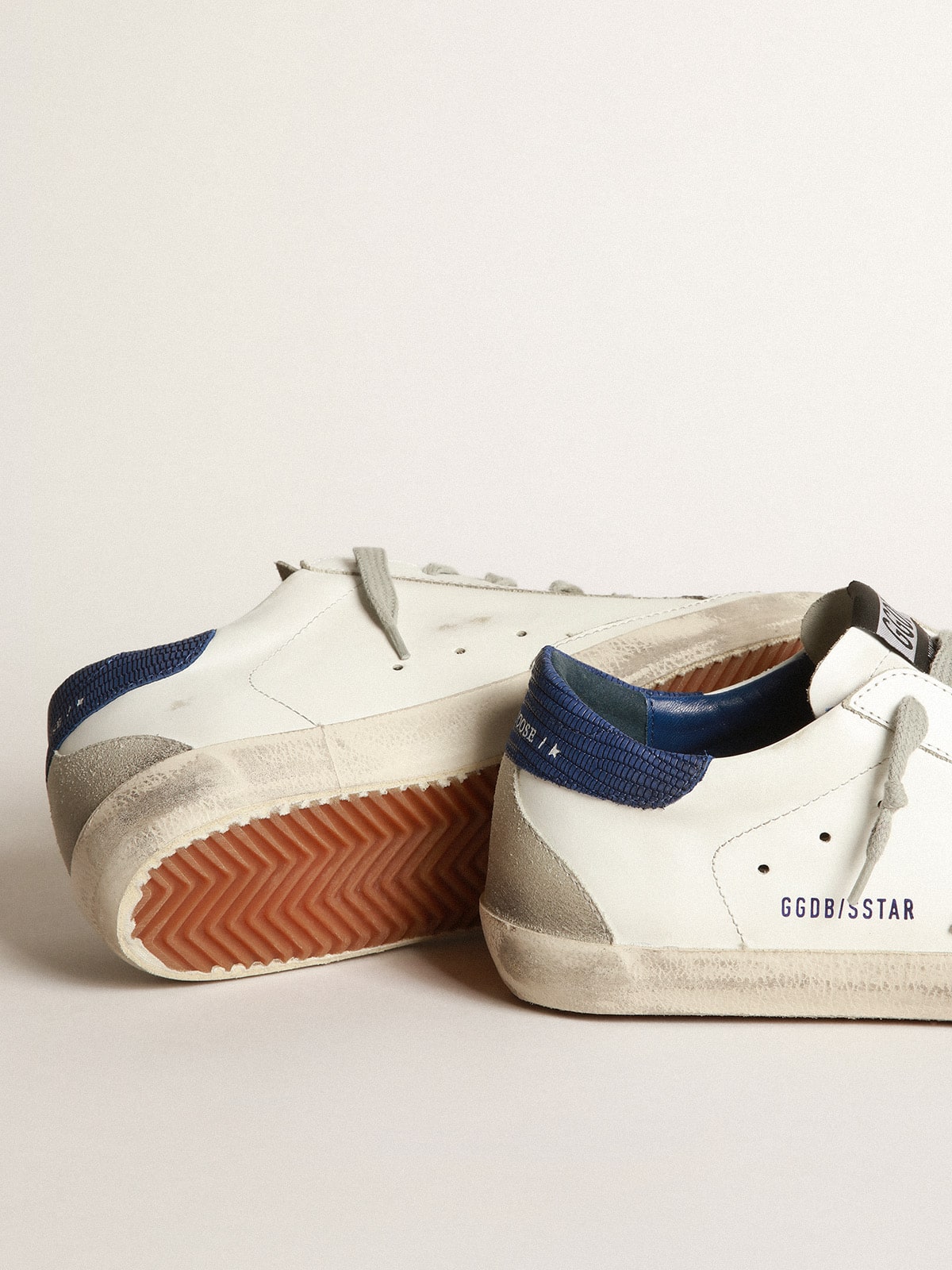 Golden Goose - Zapatillas deportivas Super-Star con estrella de ante blanco sucio y refuerzo del talón de nobuk azul con estampado lagarto in 