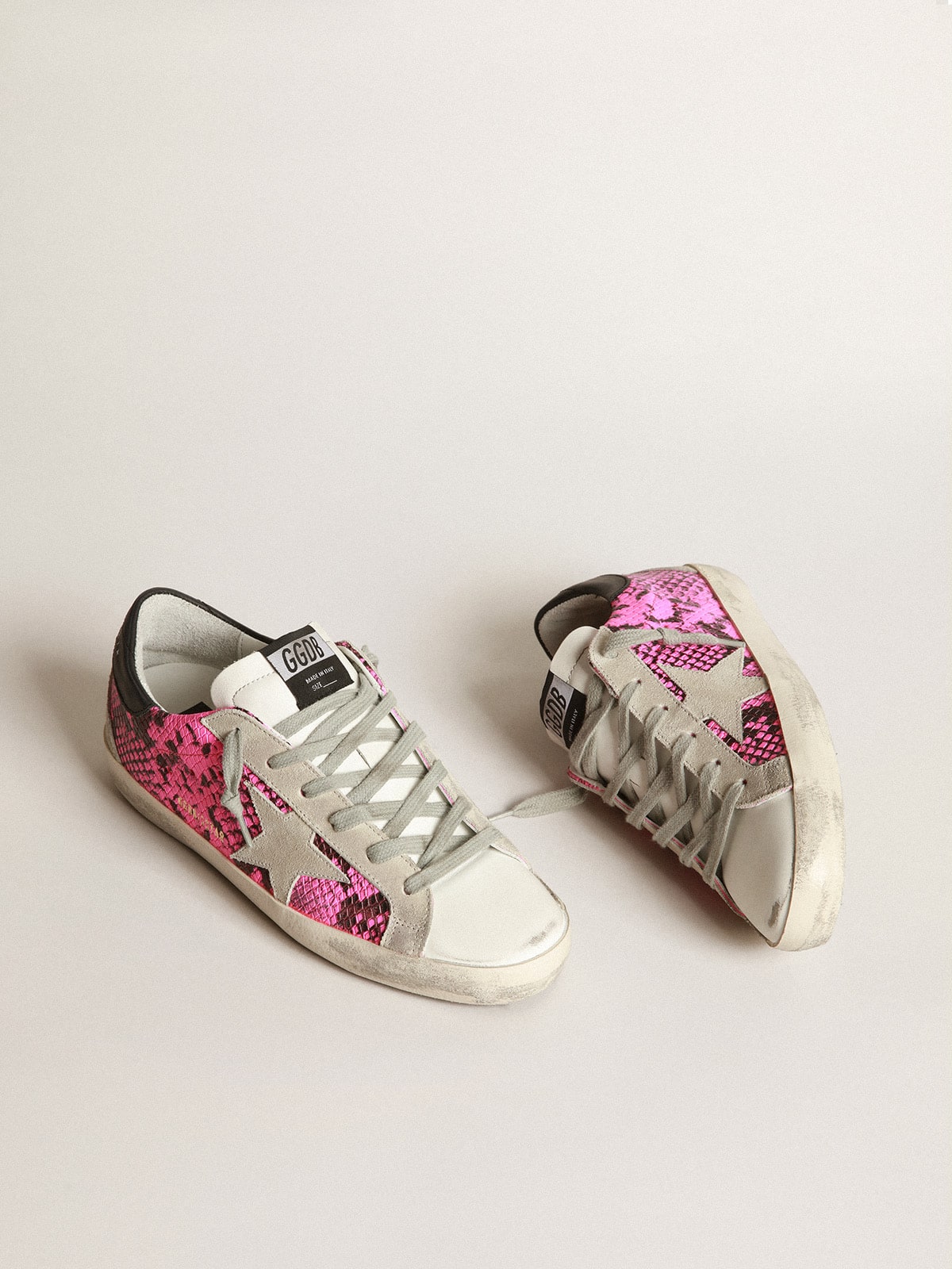 Golden Goose - Sneakers Super-Star aus Leder mit fuchsiafarbener Pythonmusterung in 