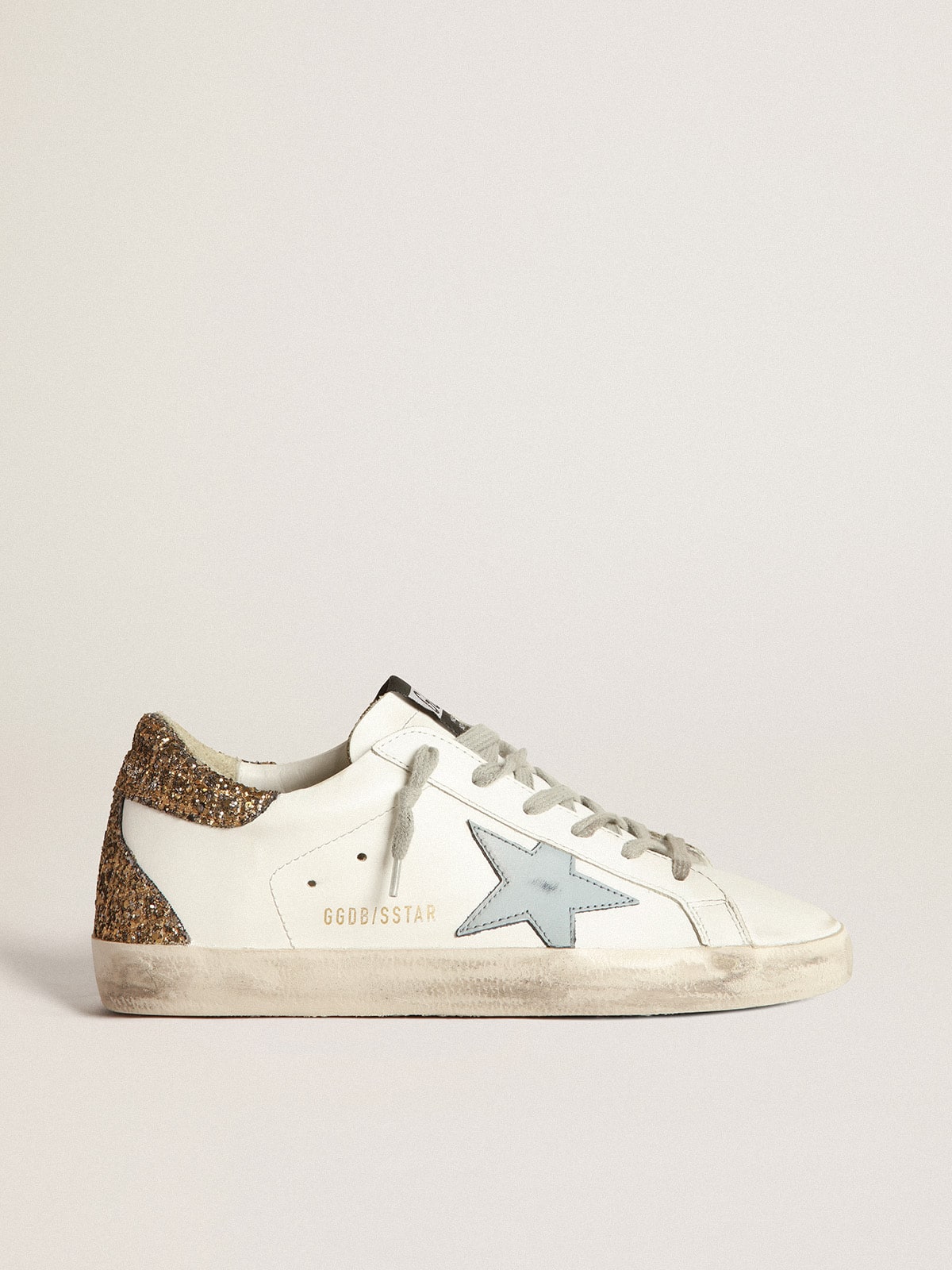 Golden Goose - Super-Star sneakers with light blue leather star and gold glitter crocodile-print heel tab in 