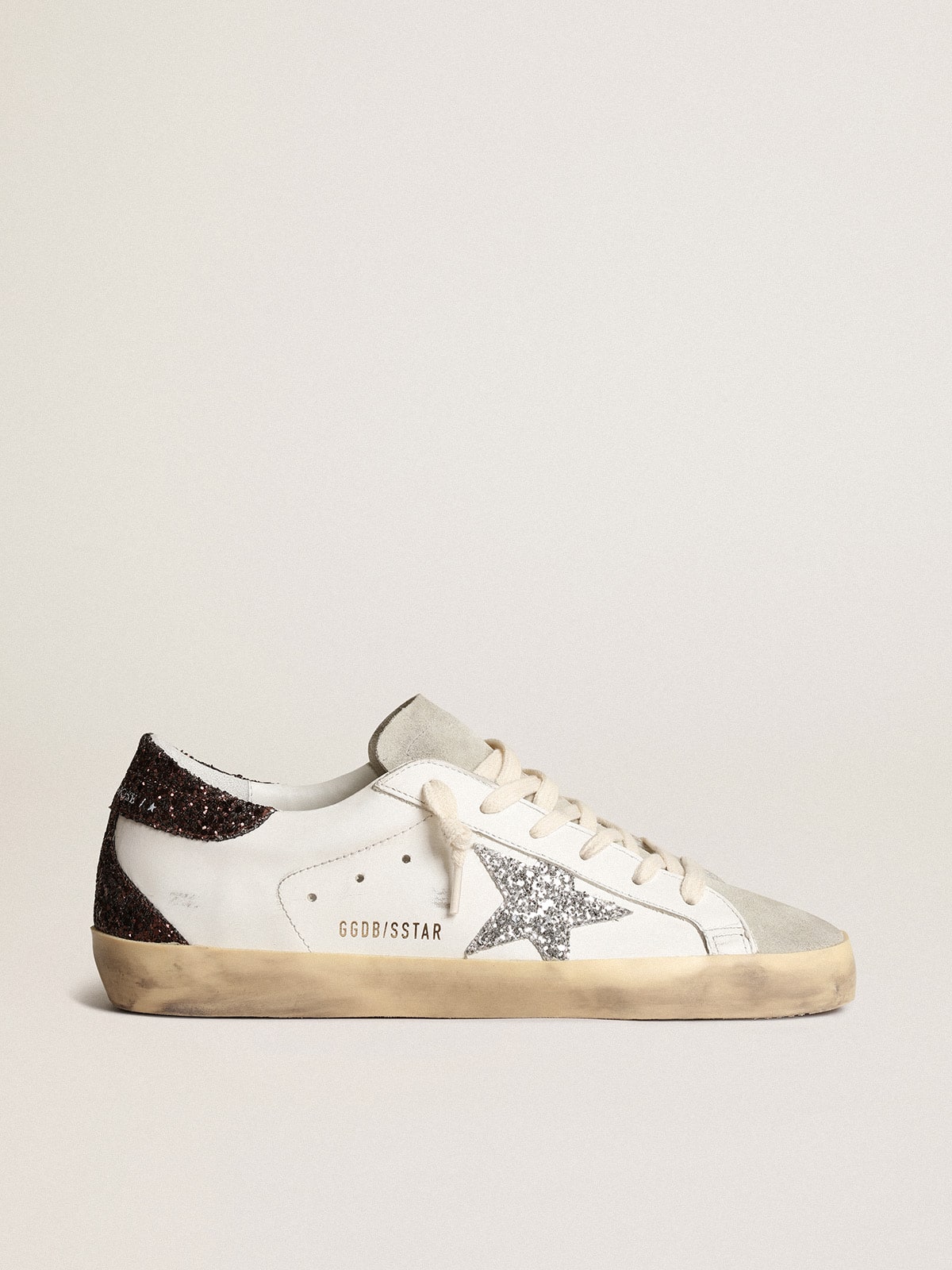 Golden Goose - Super-Star com estrela prateada e talão de glitter marrom in 