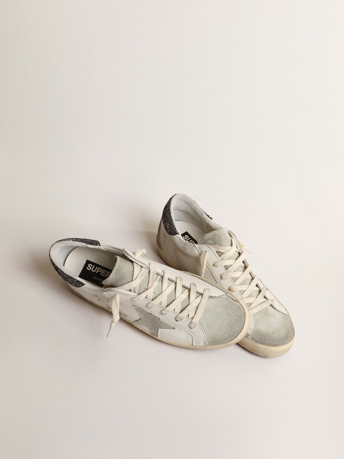 Golden Goose - Super-Star Donna con stella grigia e talloncino in glitter grigio scuro in 