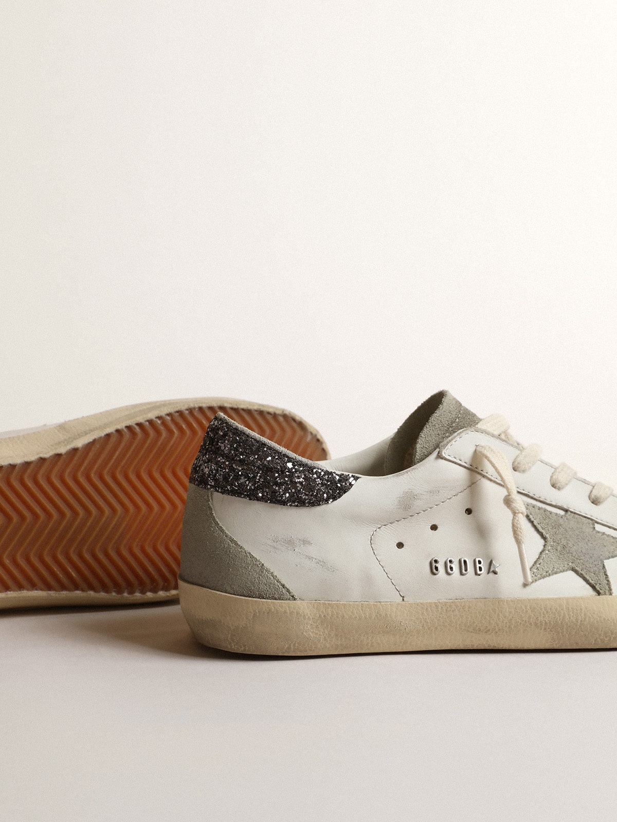 Golden Goose - Super-Star Donna con stella grigia e talloncino in glitter grigio scuro in 