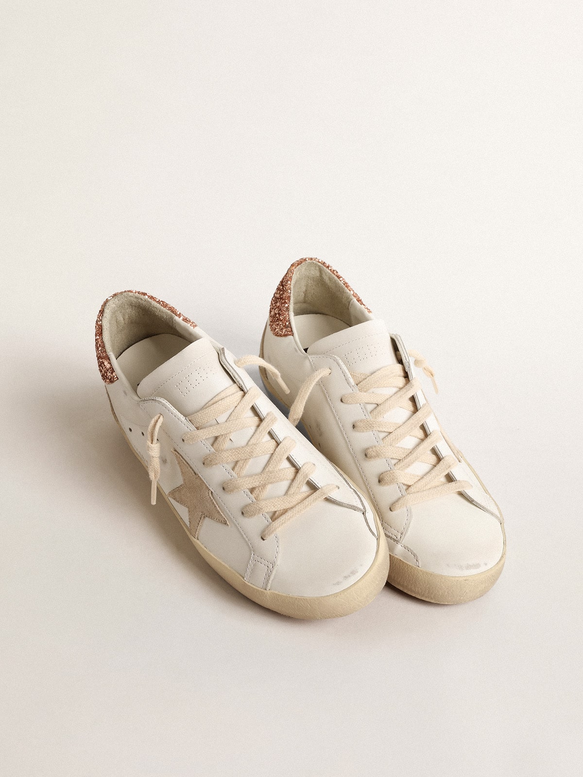 Golden Goose - Super-Star mit Raulederstern und pfirsichrosa Glitzer an der Ferse in 