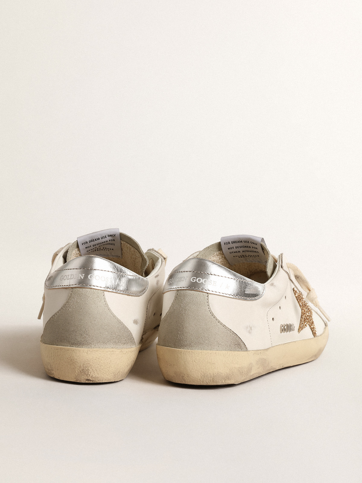 Golden Goose - Super-Star avec étoile à paillettes dorées et empiècements en daim gris froid in