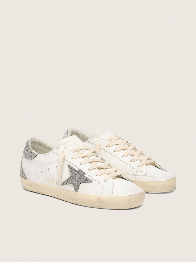 Golden Goose - Super-Star Damen mit silberfarbenen Swarovski-Kristallen an Stern und Ferse in 