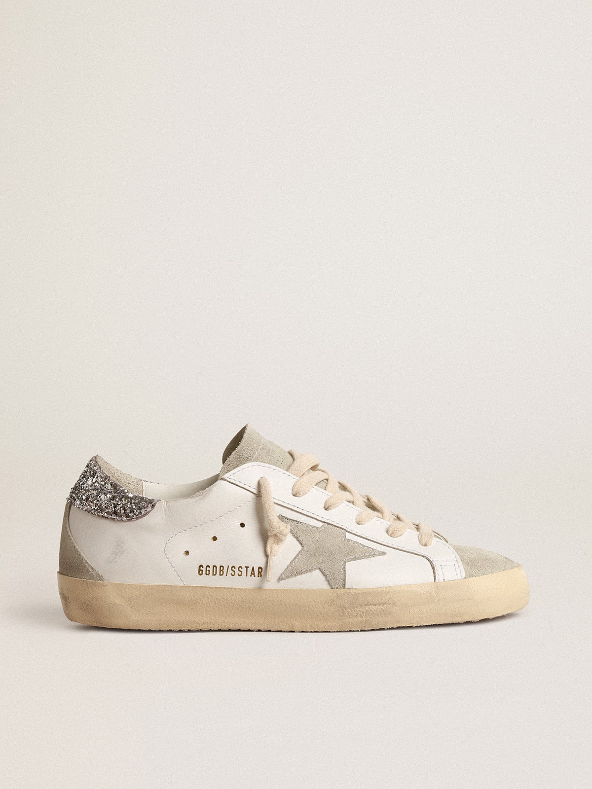 Golden Goose - Super-Star mit grauem Stern und silberfarbenem Glitzer an der Ferse in 