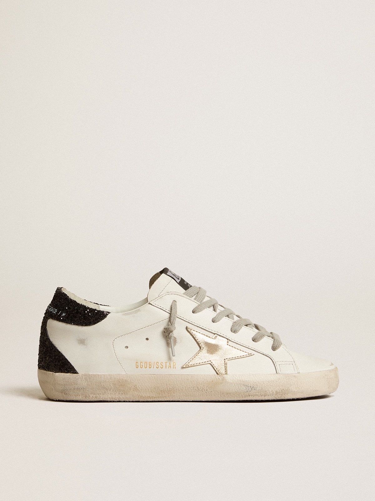 Golden Goose - Super-Star mit goldfarbenem Stern und schwarzem Glitzer an der Ferse in 