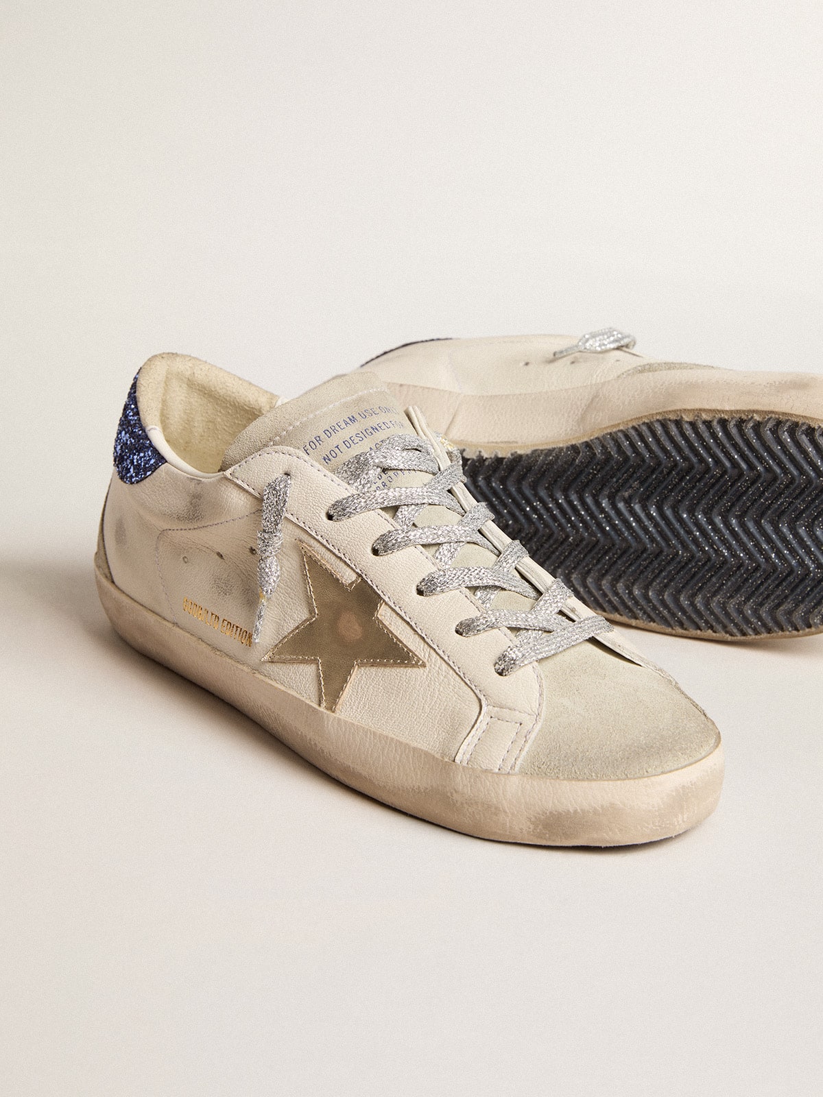 Golden Goose - Super-Star LTD aus Nappa mit Platinstern und blauer Glitzerferse in 