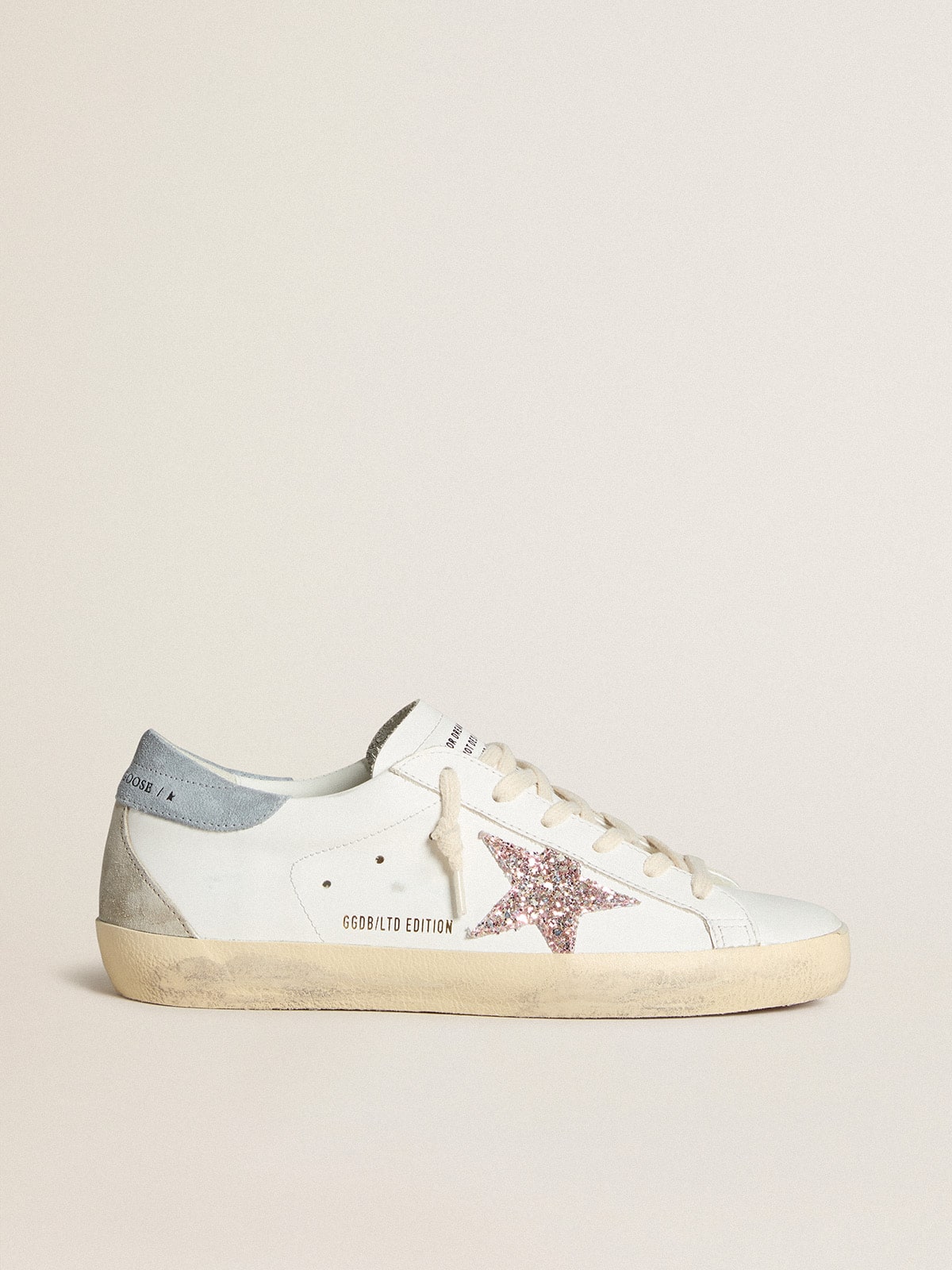 Golden Goose - Super-Star LTD mit buntem Glitzerstern und Rauleder an der Fersenpartie in 