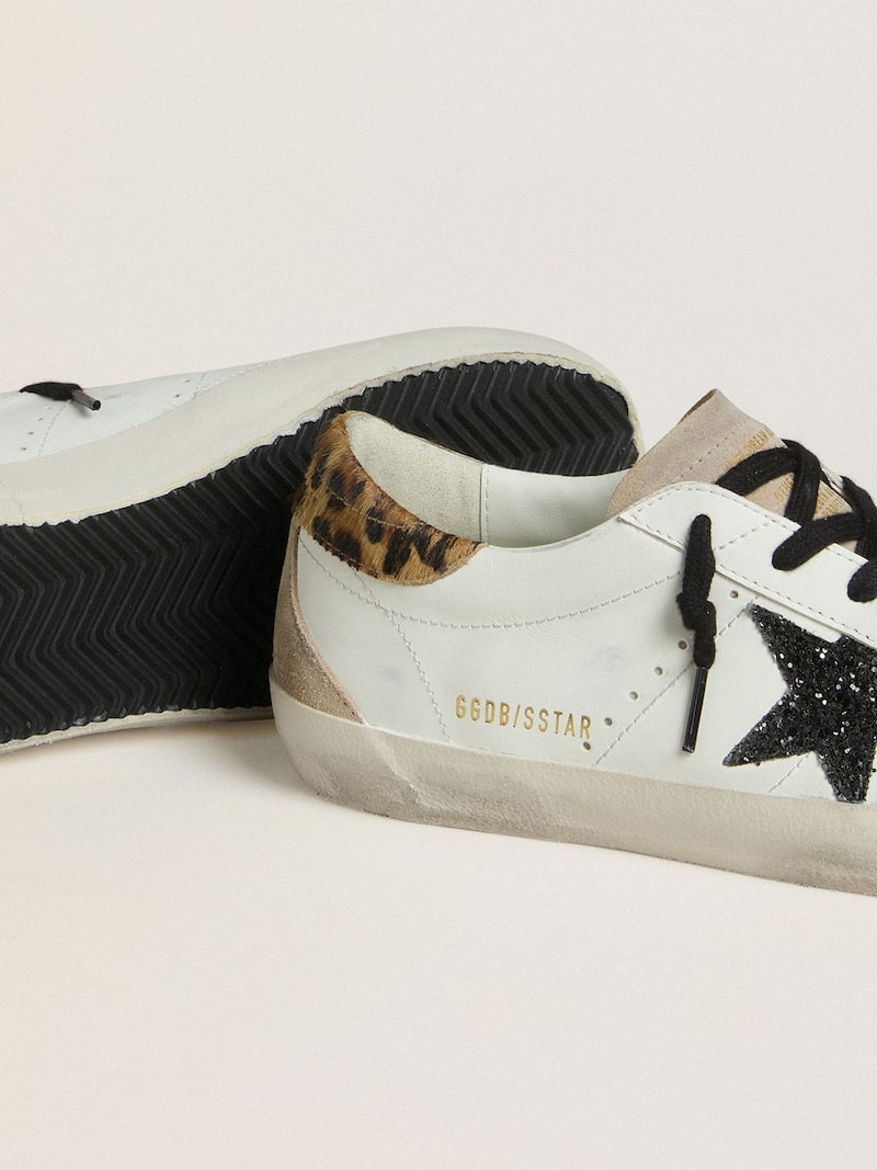 Golden Goose - Super-Star pour femme avec &eacute;toile &agrave; paillettes noires et contrefort en cuir fa&ccedil;on poulain imprim&eacute; l&eacute;opard in 