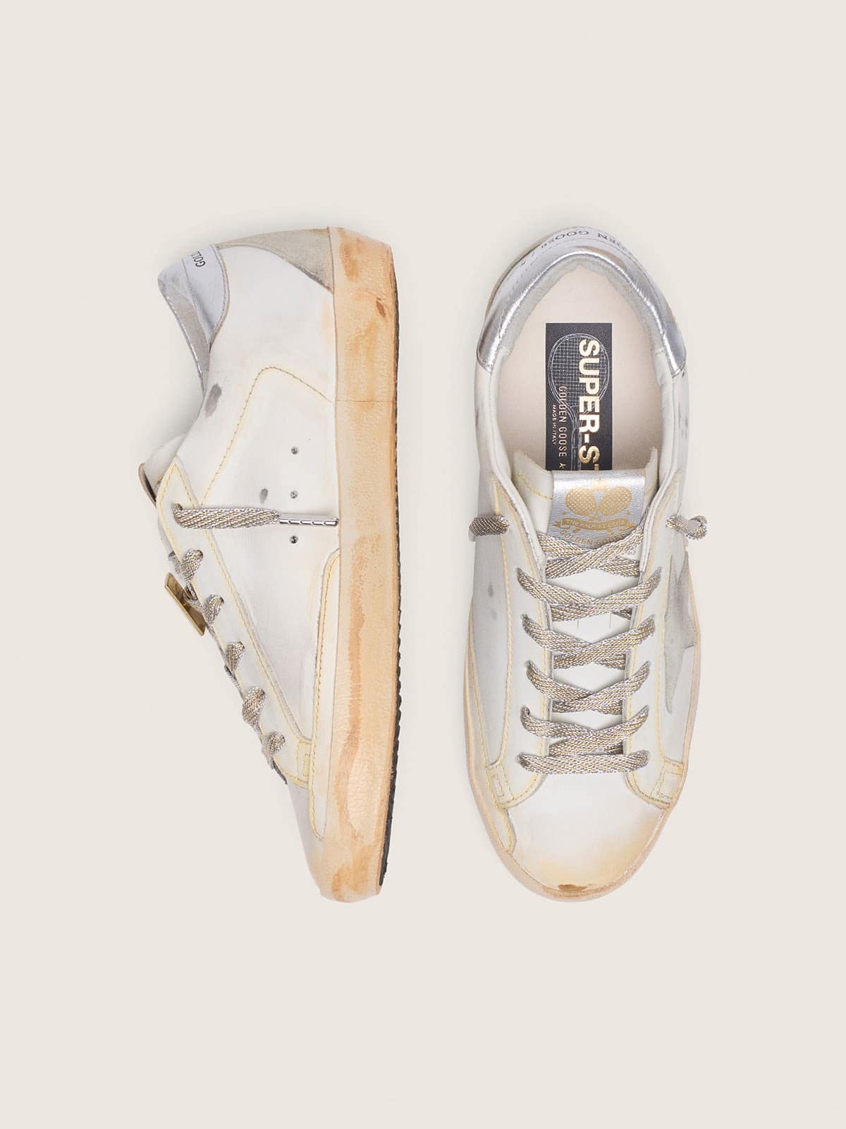 Golden Goose - Super-Star feminino tennis-inspired de couro branco com estrela de suede cinza in 