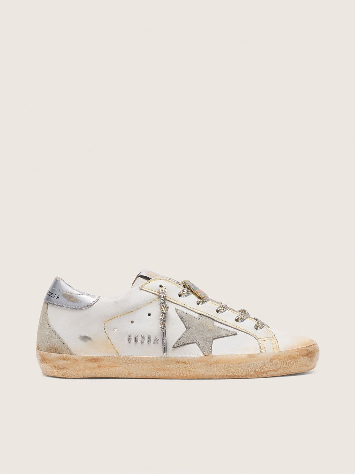 Golden Goose - Super-Star feminino tennis-inspired de couro branco com estrela de suede cinza in 