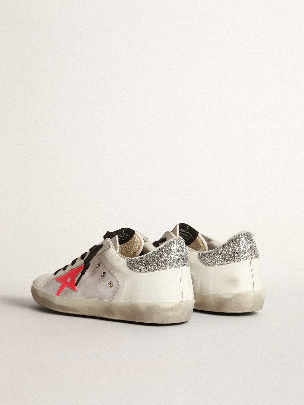 Golden Goose - Zapatillas deportivas Super-Star de piel y lona blancas con estrella de piel rosa shocking y refuerzo del talón con purpurina plateada in 