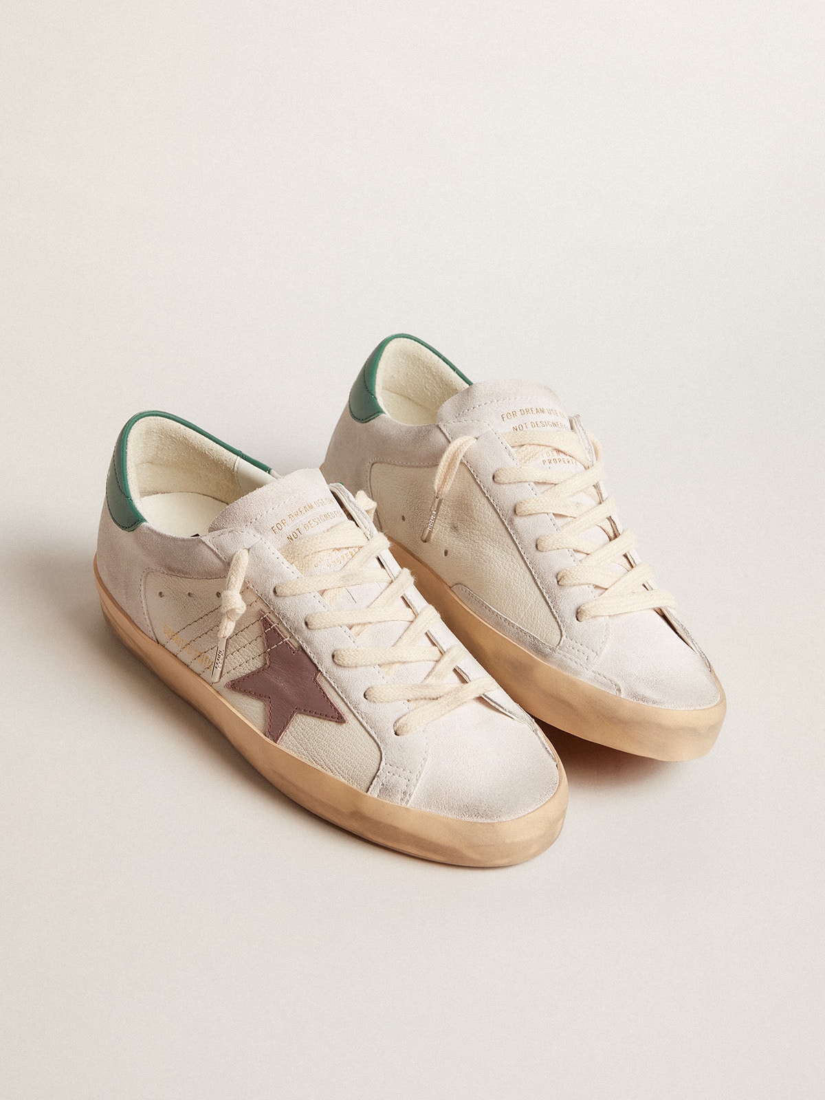 Golden Goose - Super-Star LTD en daim avec étoile en cuir rose et contrefort vert in 