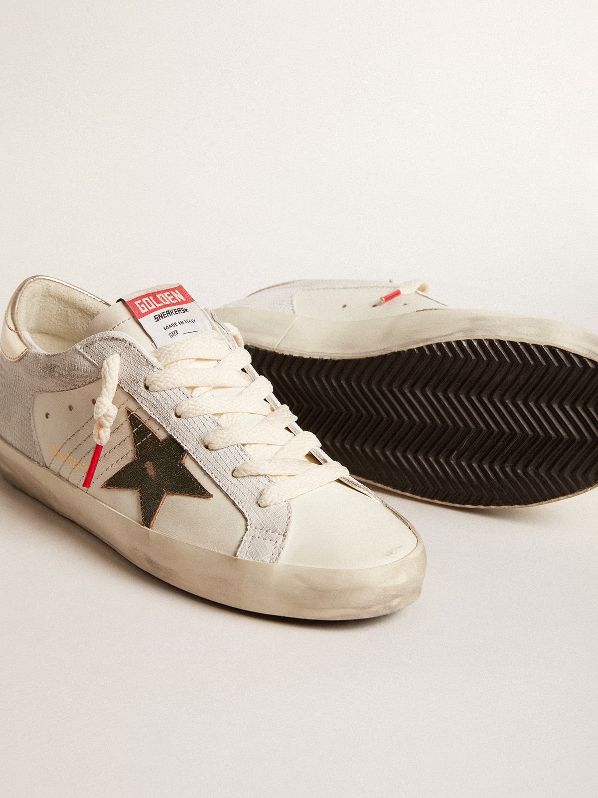 Golden Goose - Super-Star con estampado lagarto con estrella verde y refuerzo del talón platino in 