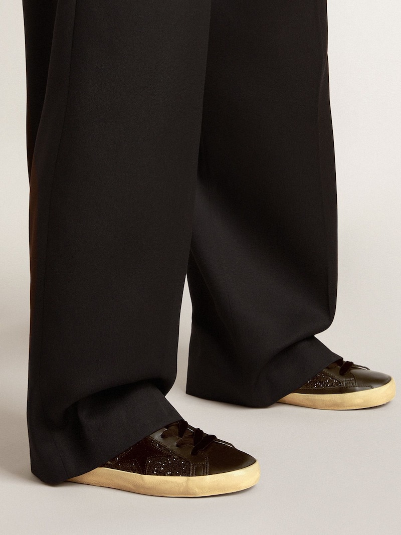 Golden Goose - Super-Star Donna in glitter neri con stella in suede nero e inserti in pelle in 