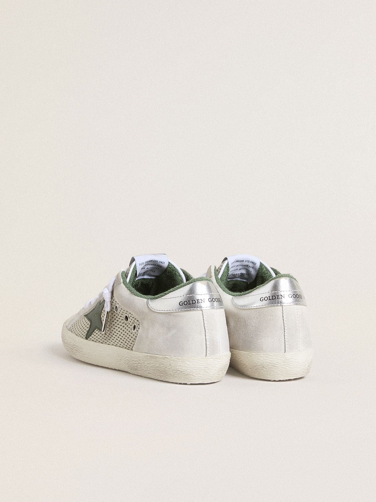 Golden Goose - 여성 그린 레더 스타 & 실버 포일드 레더 힐탭 화이트 스웨이드 및 메쉬 슈퍼스타 LTD in 