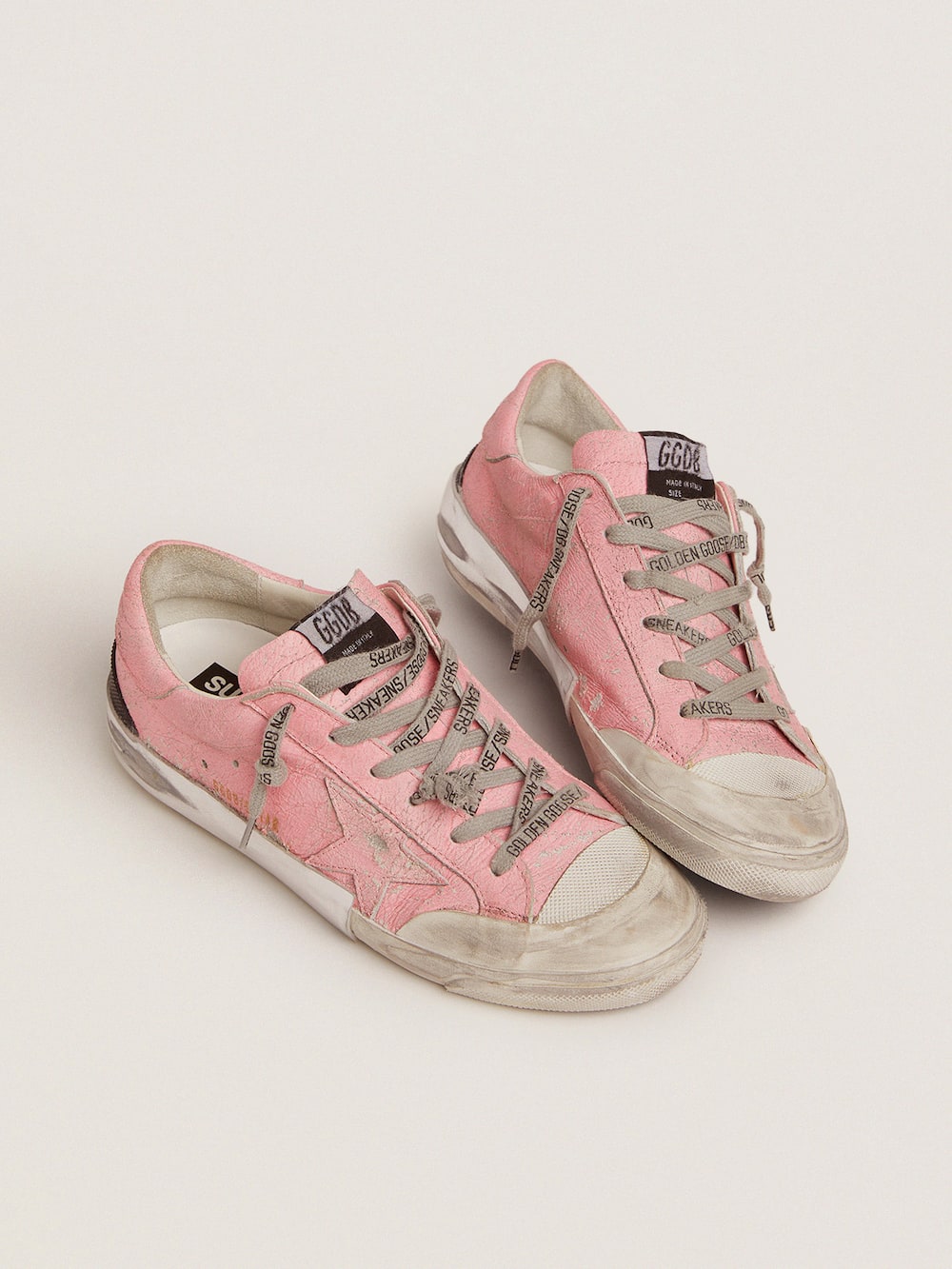 SuperStar sneakers in pink crackled leather and multifoxing Golden