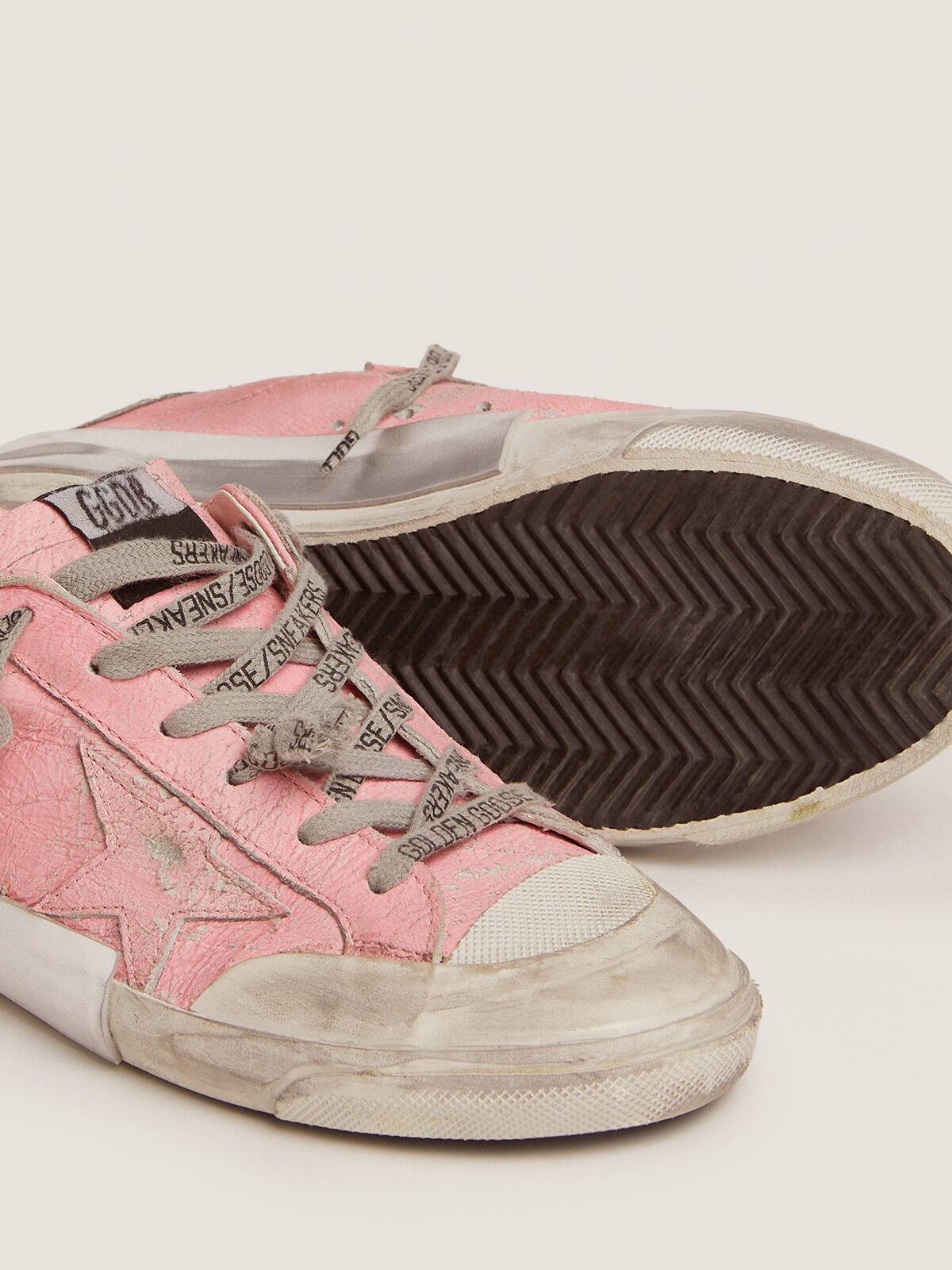 SuperStar sneakers in pink crackled leather and multifoxing Golden