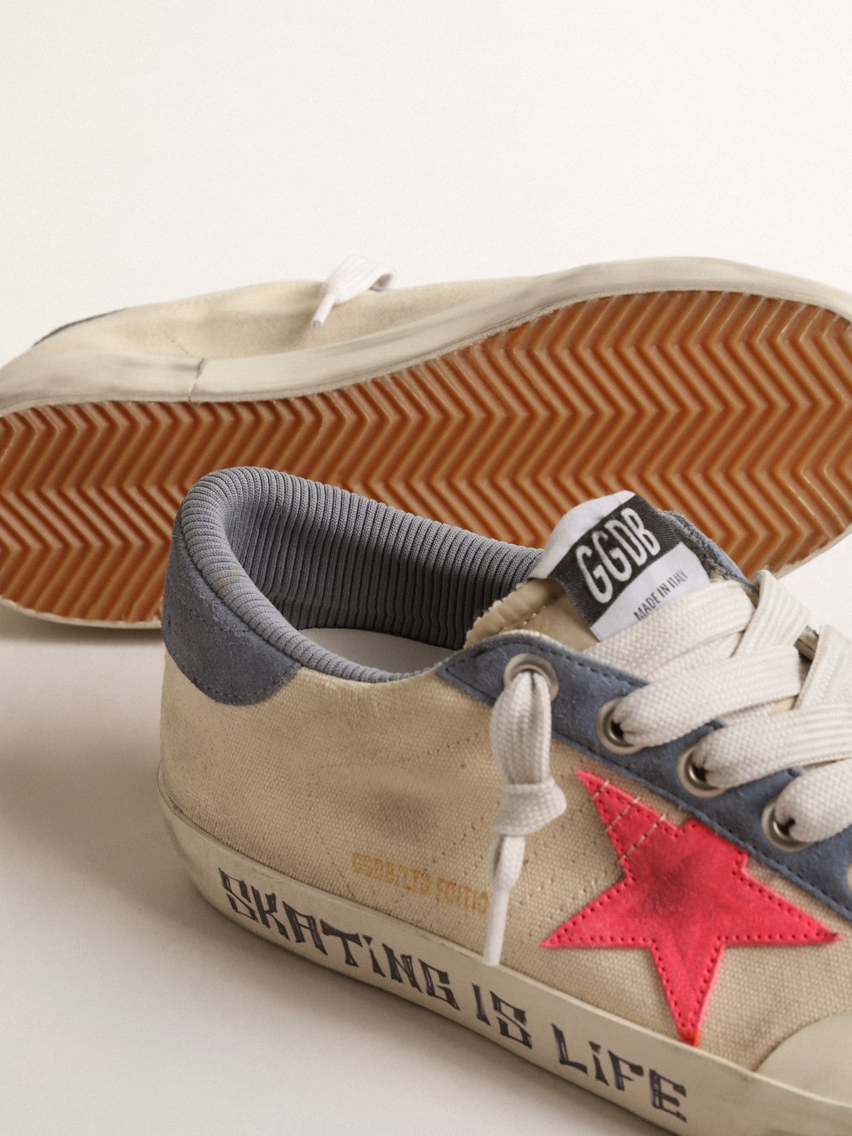 Golden Goose - Super-Star Penstar LTD aus Canvas mit langustenfarbenem Raulederstern in 