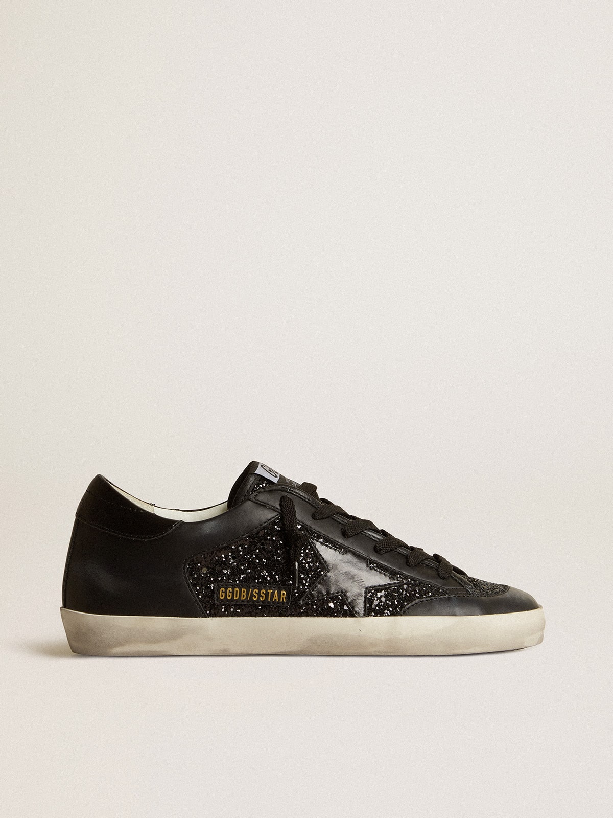 Golden Goose - Super-Star en cuir nappa et paillettes noirs avec étoile en cuir brillant noir in 