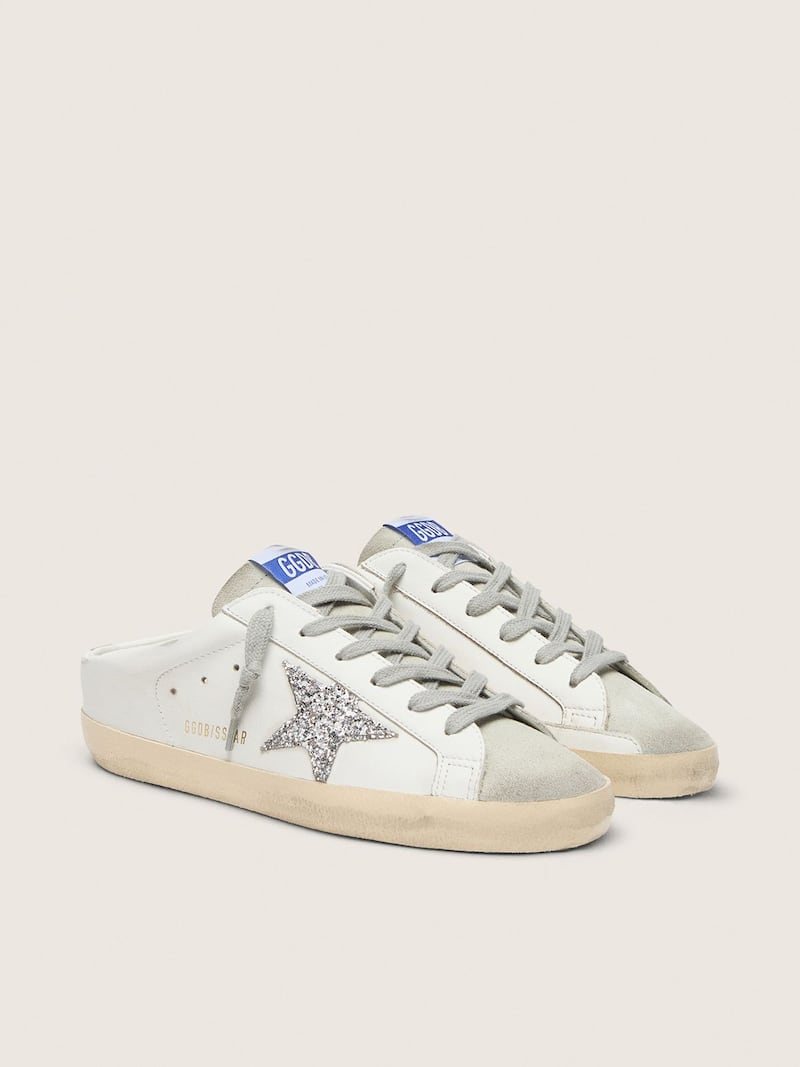 Golden Goose - Mules Super-Star con estrella con purpurina platino y leng&uuml;eta de ante in 