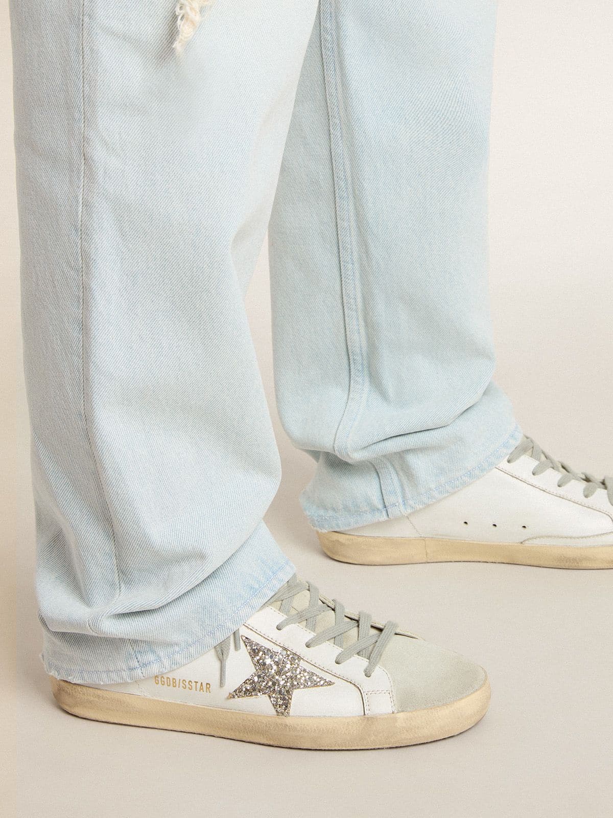 Golden Goose - Super-Star Sabot con stella in glitter platino e linguetta in suede in 