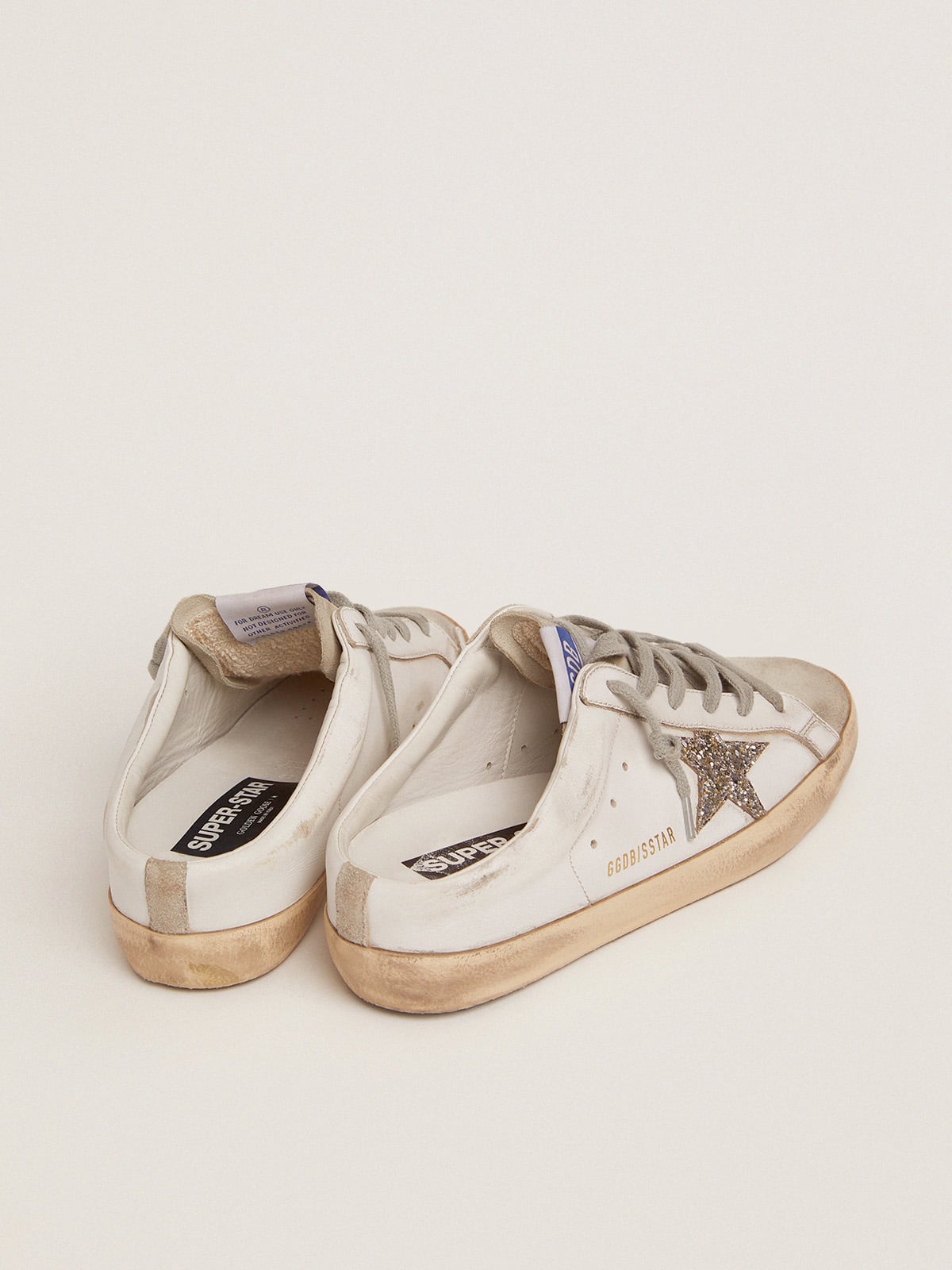 Golden Goose - Mules Super-Star con estrella con purpurina platino y lengüeta de ante in 